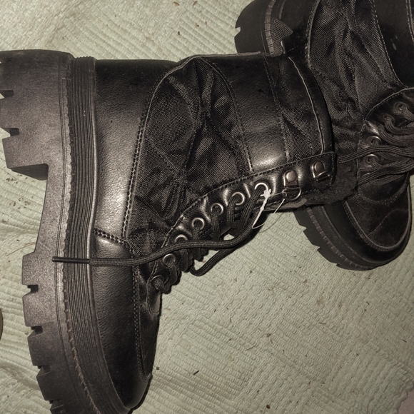 Women's boots - Picture 1 of 4